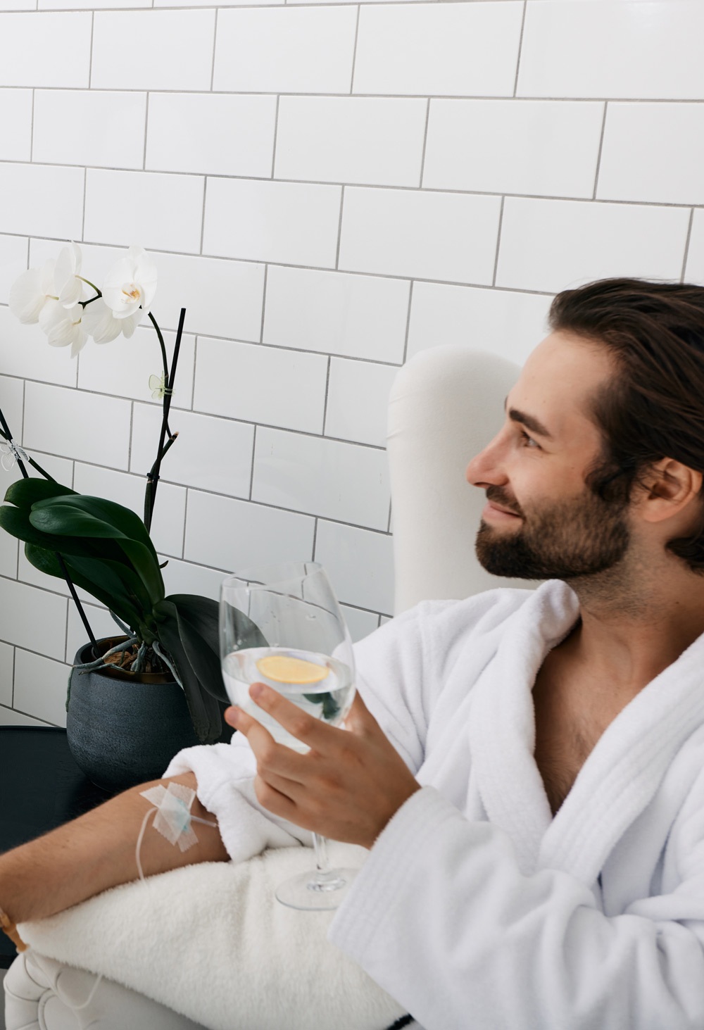 Man at spa receiving an iv drip therapy treatment