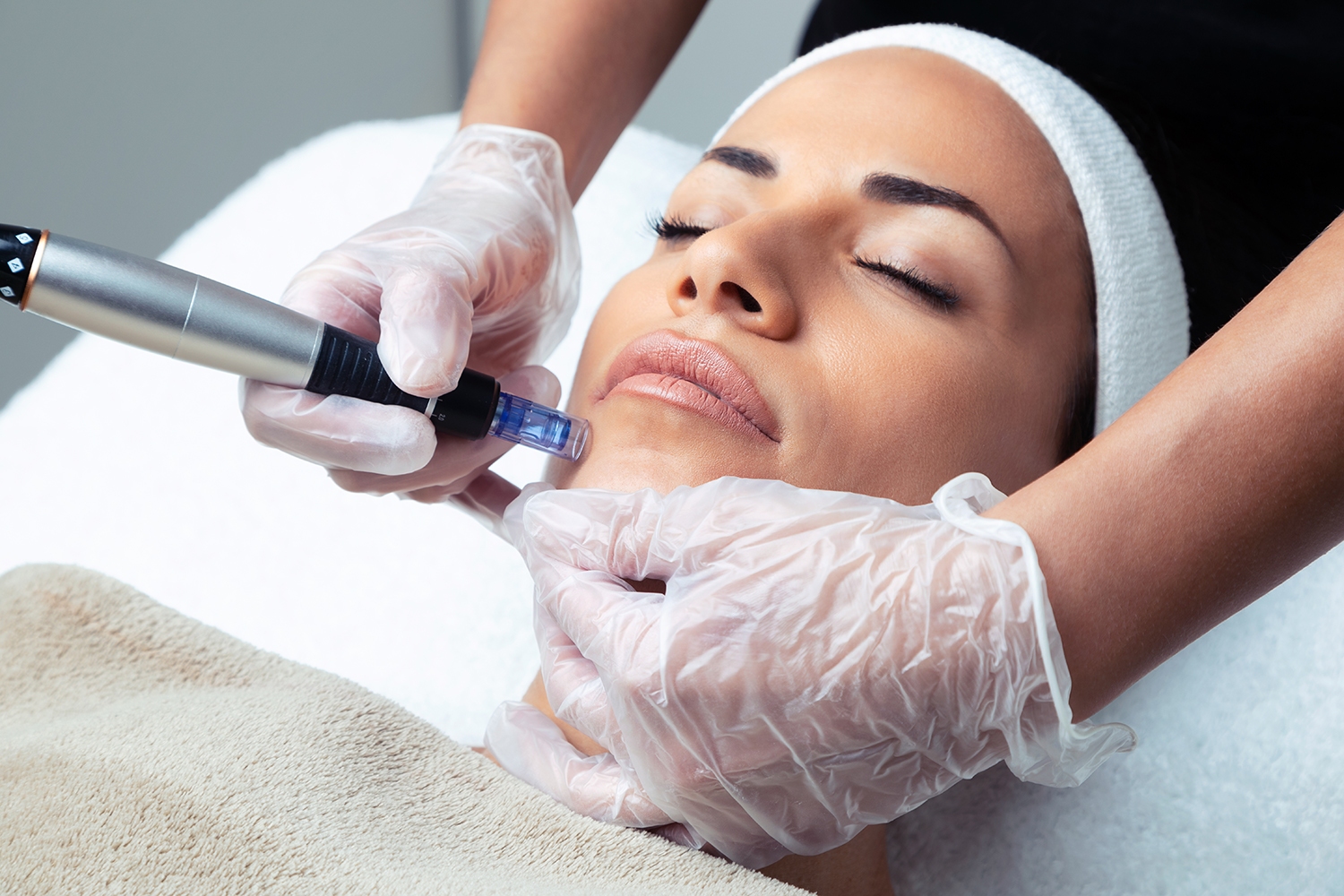 Cosmetologist making mesotherapy injection with dermapen on face Cosmetologist making mesotherapy injection with dermapen on face